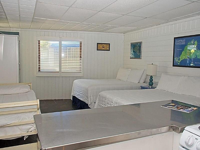 Vineyard Harbor Motel - Private Beach image