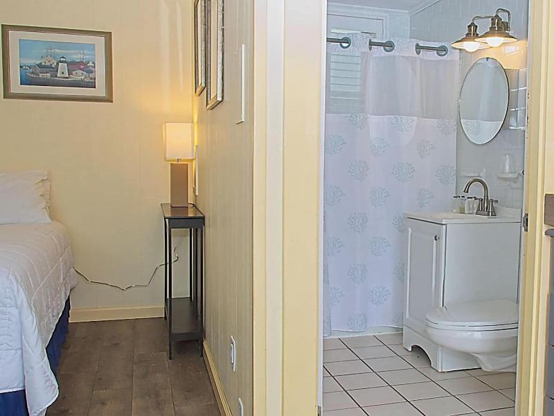 Vineyard Harbor Motel - Private Beach image