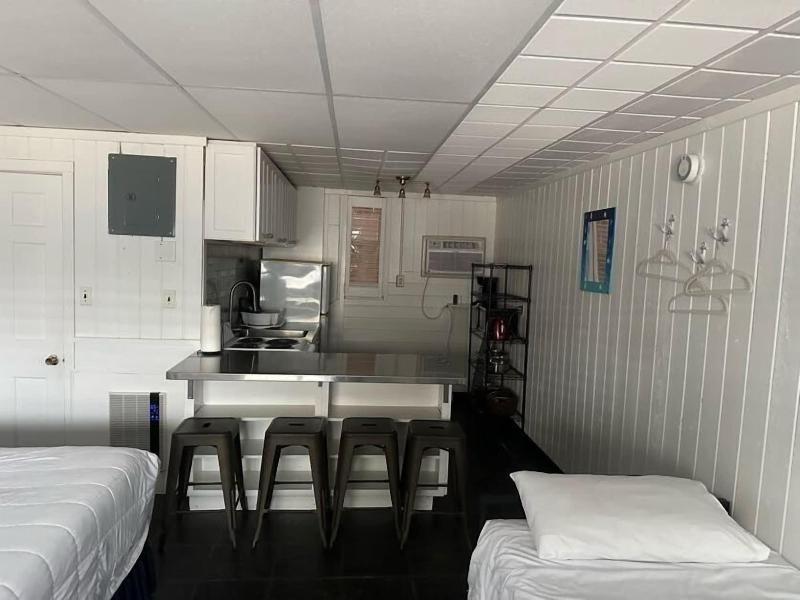 Vineyard Harbor Motel - Private Beach image
