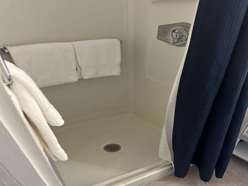 Vineyard Harbor Motel - Private Beach image