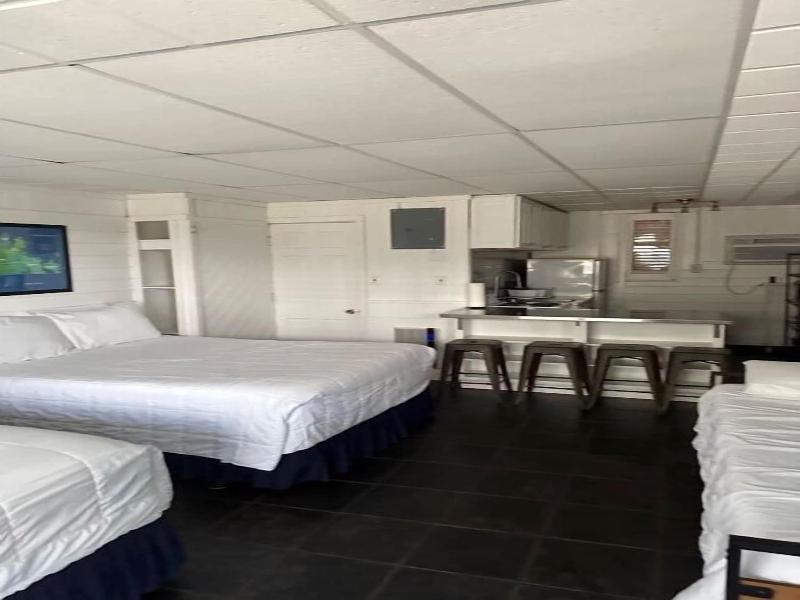 Vineyard Harbor Motel - Private Beach image