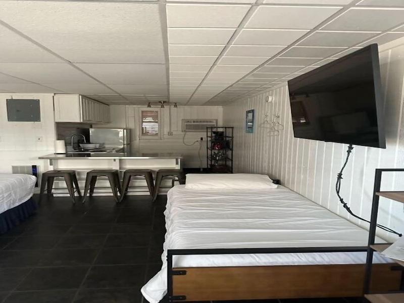 Vineyard Harbor Motel - Private Beach image