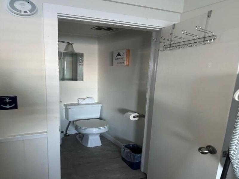 Vineyard Harbor Motel - Private Beach image