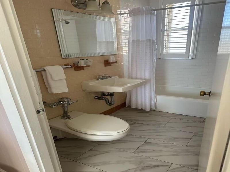 Vineyard Harbor Motel - Private Beach image