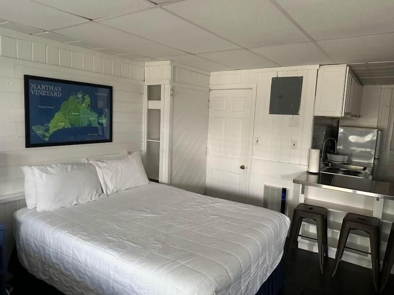 Vineyard Harbor Motel - Private Beach image
