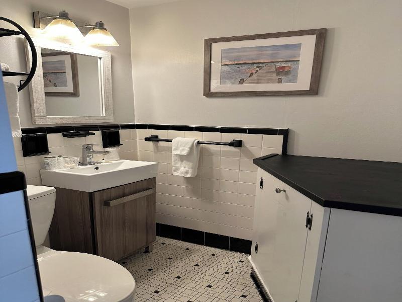 Vineyard Harbor Motel - Private Beach image