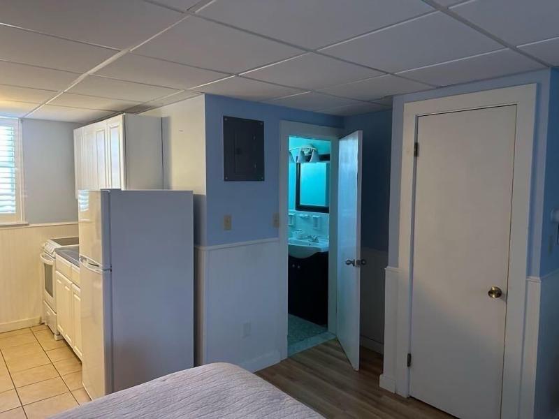 Vineyard Harbor Motel - Private Beach image