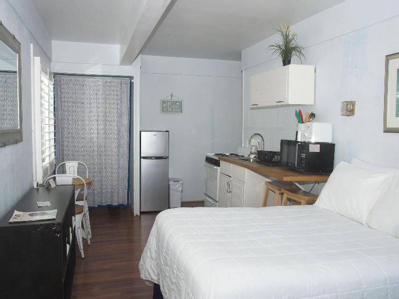 Vineyard Harbor Motel - Private Beach image