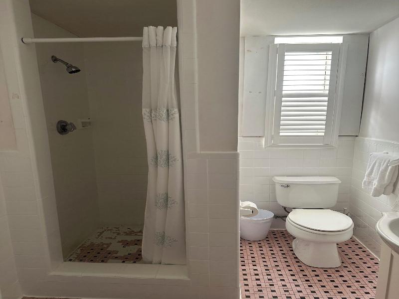 Vineyard Harbor Motel - Private Beach image