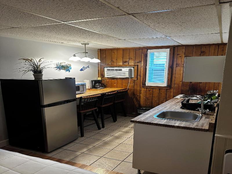 Vineyard Harbor Motel - Private Beach image