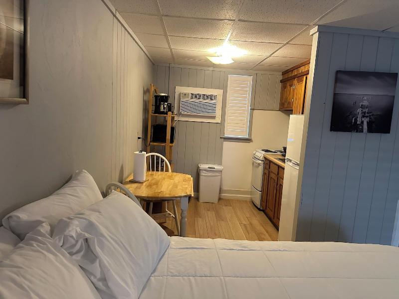 Vineyard Harbor Motel - Private Beach image