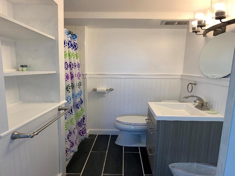 Vineyard Harbor Motel - Private Beach image