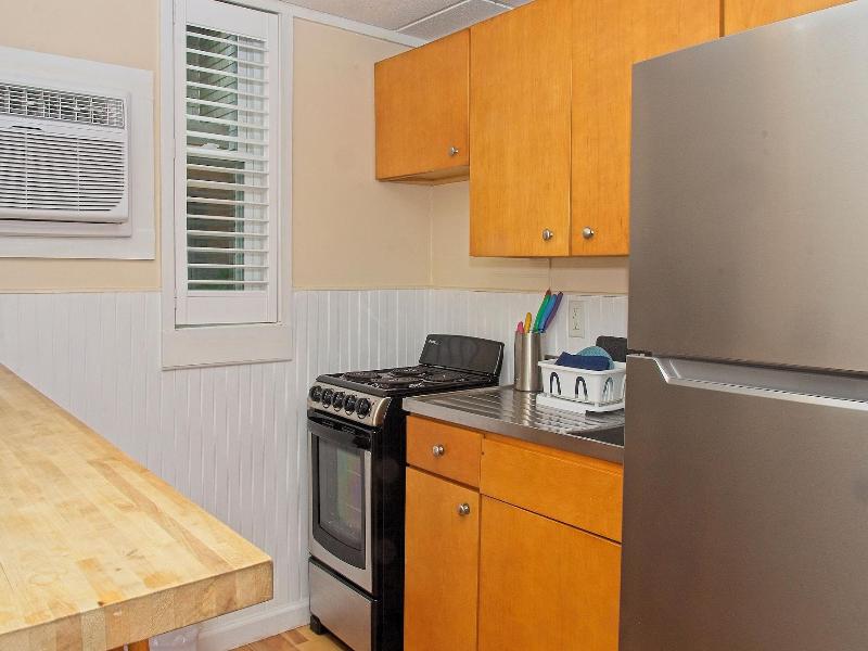 Vineyard Harbor Motel - Private Beach image