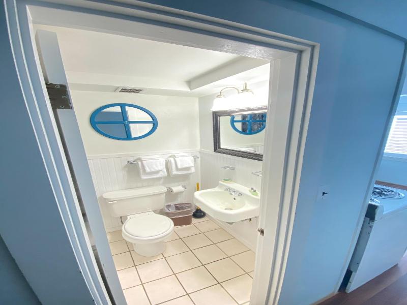 Vineyard Harbor Motel - Private Beach image