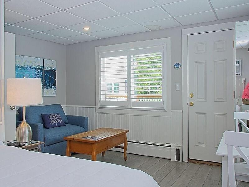 Vineyard Harbor Motel - Private Beach image