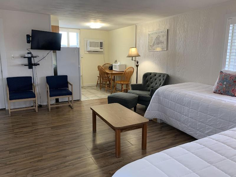 Vineyard Harbor Motel - Private Beach image