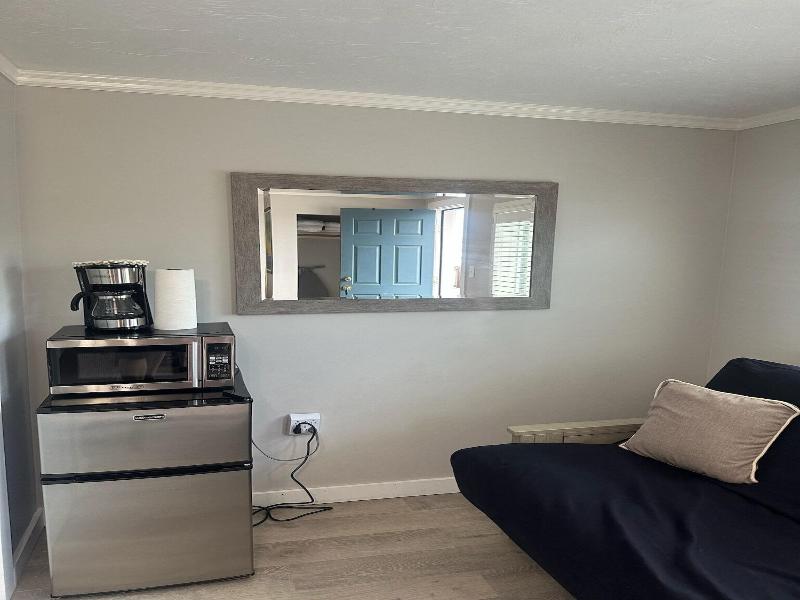 Vineyard Harbor Motel - Private Beach image