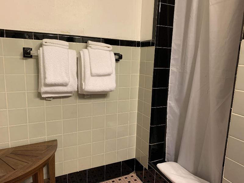 Vineyard Harbor Motel - Private Beach image