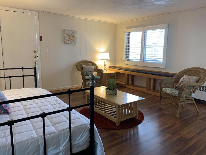 Vineyard Harbor Motel - Private Beach image