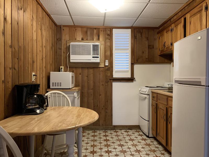 Vineyard Harbor Motel - Private Beach image