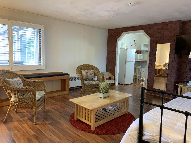 Vineyard Harbor Motel - Private Beach image