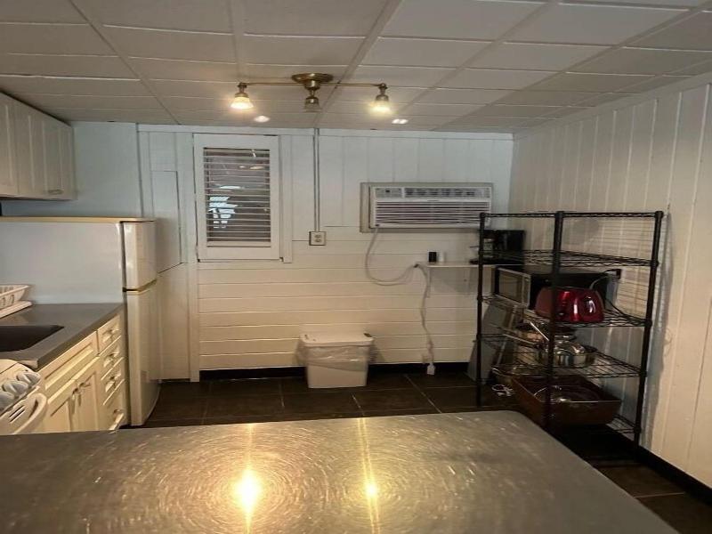 Vineyard Harbor Motel - Private Beach image