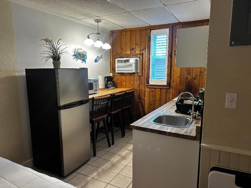 Vineyard Harbor Motel - Private Beach image