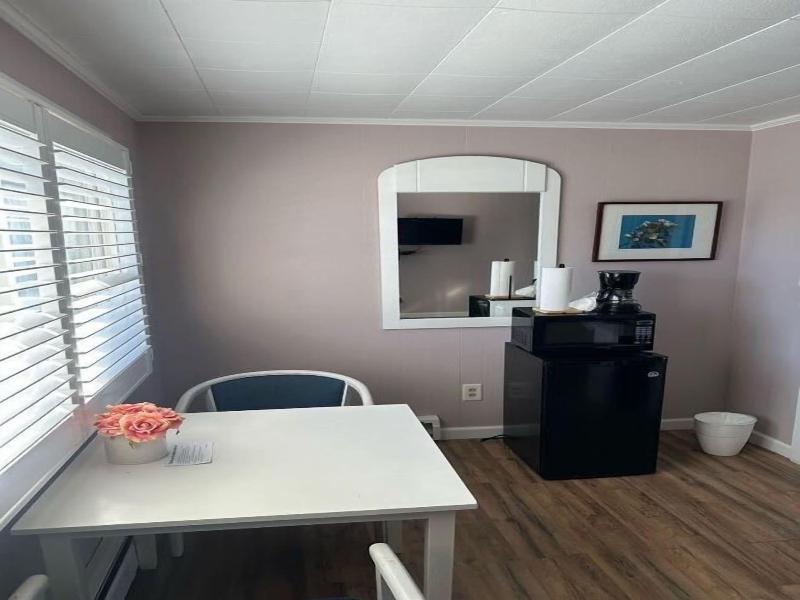 Vineyard Harbor Motel - Private Beach image