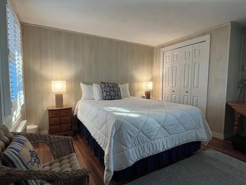 Vineyard Harbor Motel - Private Beach image