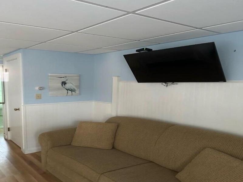 Vineyard Harbor Motel - Private Beach image