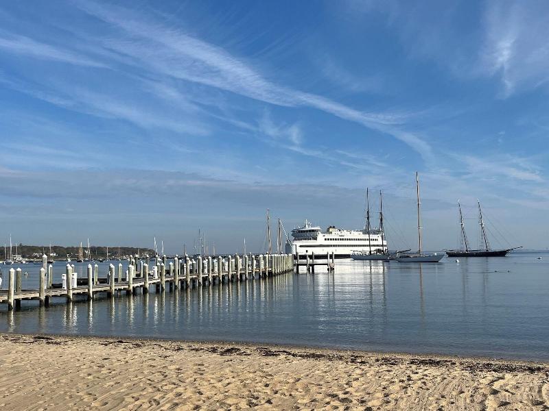 Vineyard Harbor Motel - Private Beach image