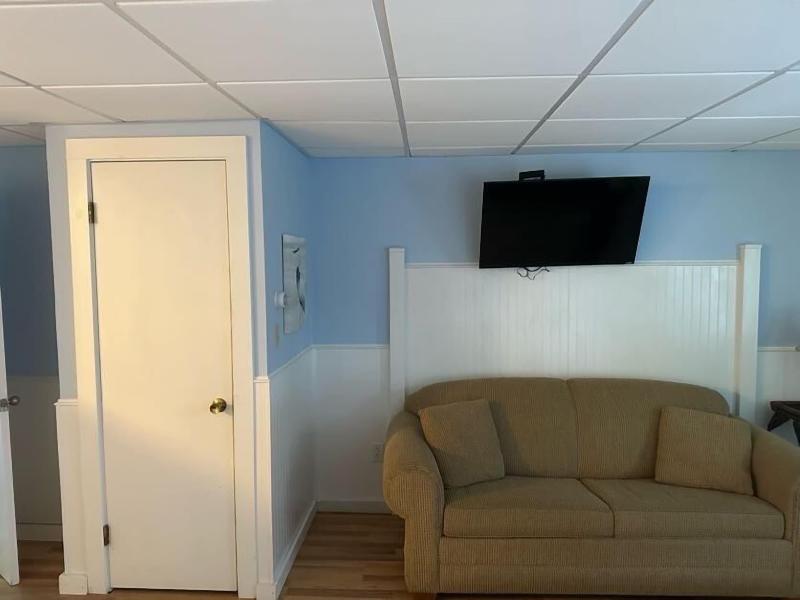 Vineyard Harbor Motel - Private Beach image