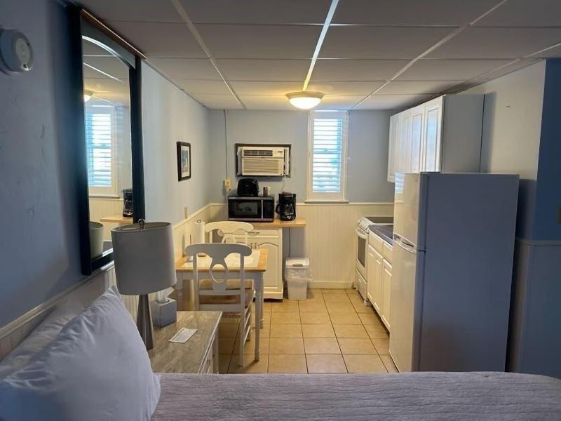 Vineyard Harbor Motel - Private Beach image