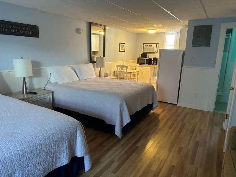 Vineyard Harbor Motel - Private Beach image