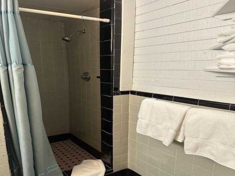 Vineyard Harbor Motel - Private Beach image