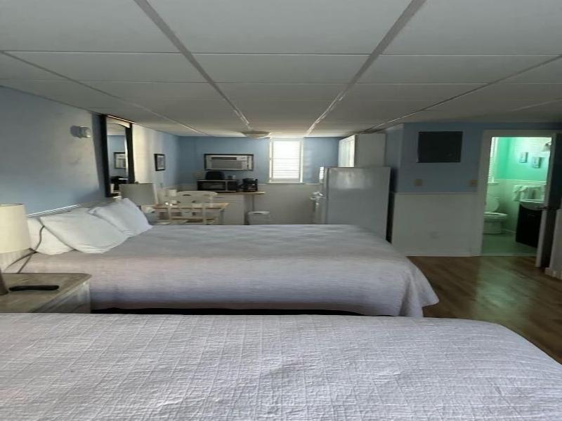 Vineyard Harbor Motel - Private Beach image