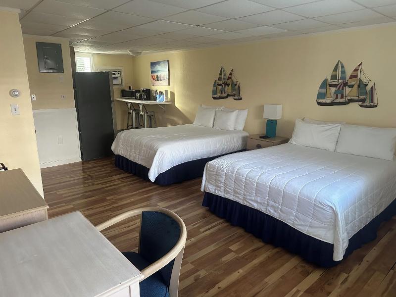 Vineyard Harbor Motel - Private Beach image