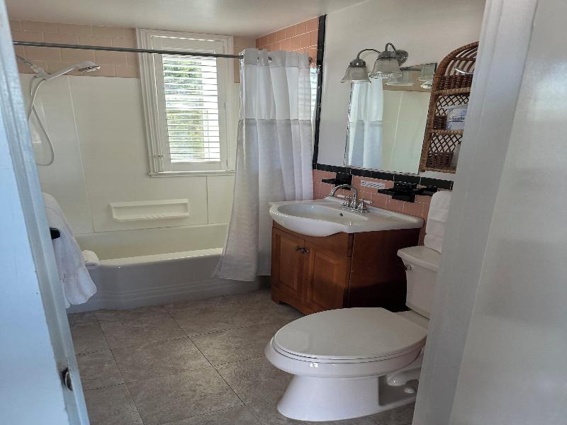 Vineyard Harbor Motel - Private Beach image