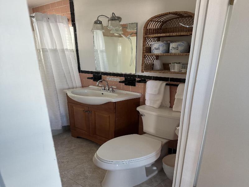 Vineyard Harbor Motel - Private Beach image
