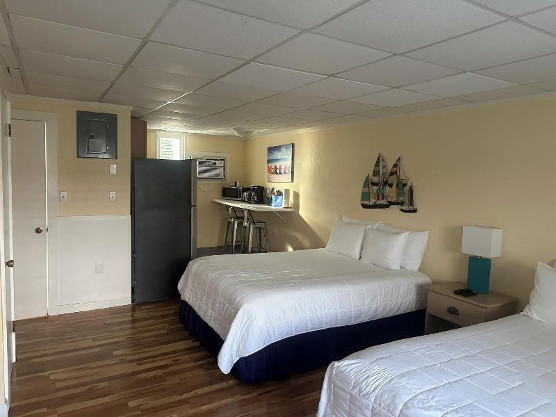 Vineyard Harbor Motel - Private Beach image