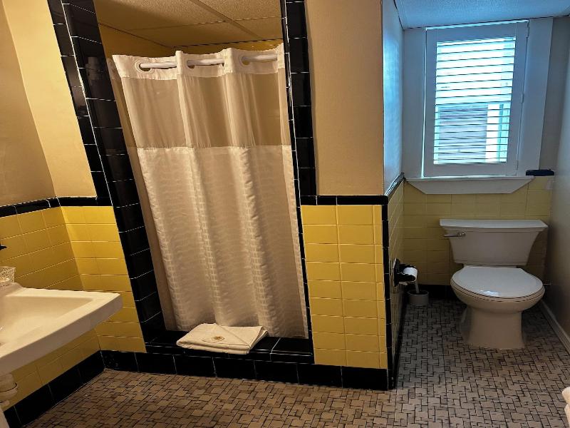Vineyard Harbor Motel - Private Beach image