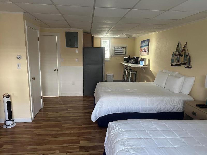 Vineyard Harbor Motel - Private Beach image