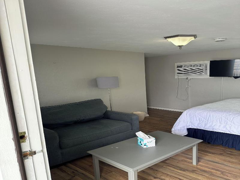 Vineyard Harbor Motel - Private Beach image