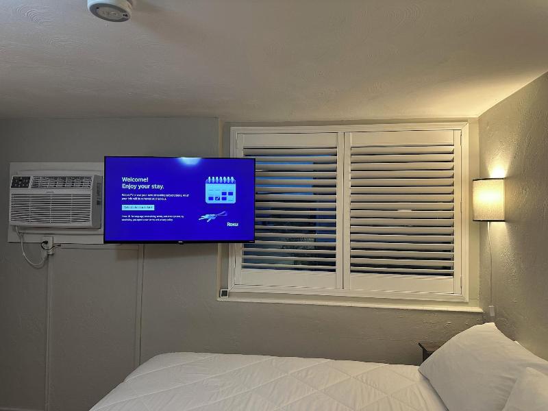 Vineyard Harbor Motel - Private Beach image