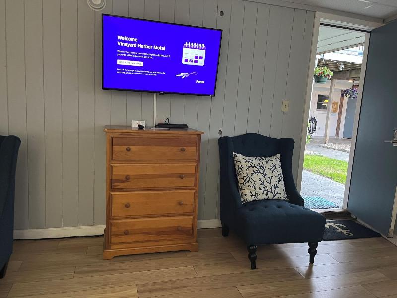 Vineyard Harbor Motel - Private Beach image