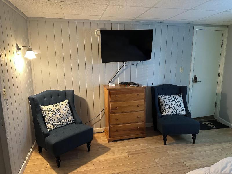 Vineyard Harbor Motel - Private Beach image
