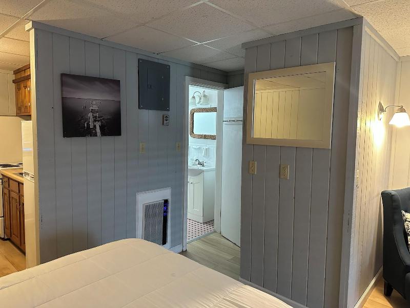 Vineyard Harbor Motel - Private Beach image