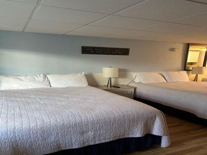 Vineyard Harbor Motel - Private Beach image