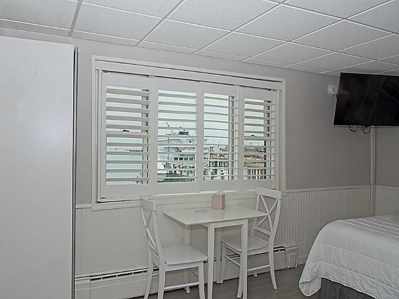 Vineyard Harbor Motel - Private Beach image