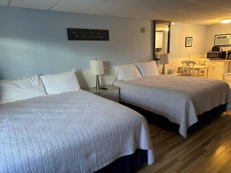 Vineyard Harbor Motel - Private Beach image